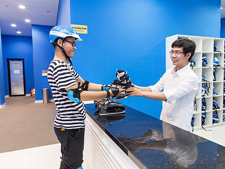 Vé trượt băng dành cho người lớn, trẻ em tại Sân trượt băng Vincom