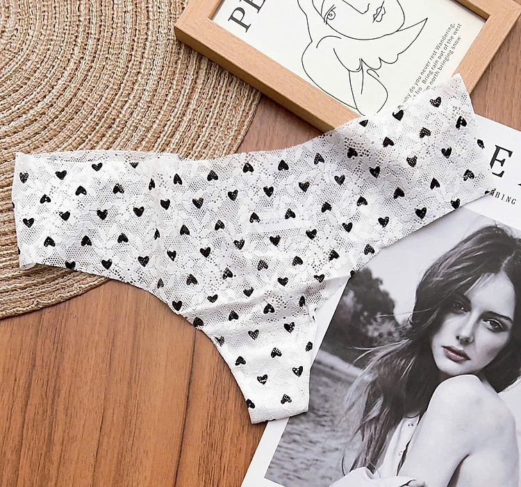 Quần Lót Lọt Khe Họa Tiết