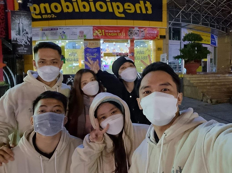 Ảnh chụp từ camera trước trong điều kiện thiếu sáng | Samsung Galaxy S21 FE 5G