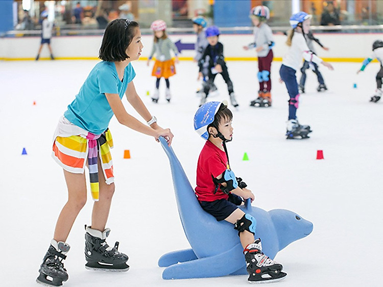 Vé trượt băng dành cho người lớn, trẻ em tại Sân trượt băng Vincom