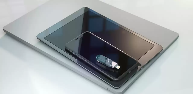 ixpand-flip-usb-3-1-type-a-green-feature4-jpg-wdthumb-1280-1280.png?v=1638930405343