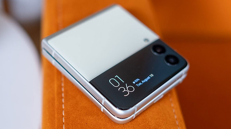 Điện thoại Samsung Galaxy Z Flip3 5G 128GB | Màn hình phụ kích thước 1.9 inch
