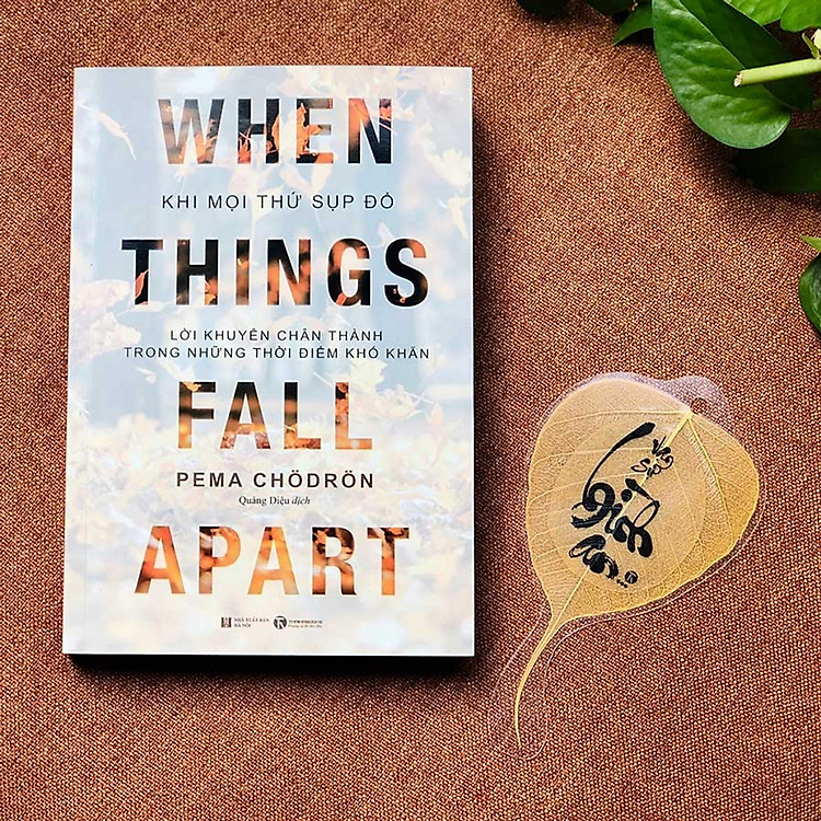 Khi Mọi Thứ Sụp Đổ - Lời Khuyên Chân Thành Trong Những Thời Điểm Khó Khăn (Tặng Kèm Lá Bồ Đề Bình An)