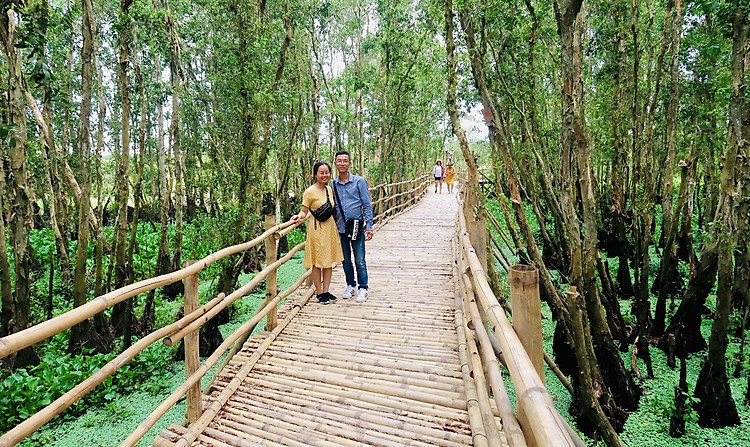 Check-in cây cầu tre xuyên rừng dài nhất Việt Nam tại rừng tràm Trà Sư - tour miền Tây 3 ngày 2 đêm