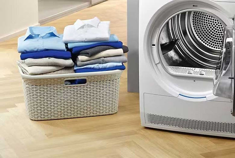 Máy giặt Electrolux EWF1025DQWB - Góc mở cửa siêu lớn, dễ dàng chất/lấy đồ