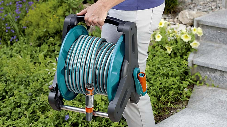 Bộ vòi tưới cây treo tường 20 mét Gardena 08009-20