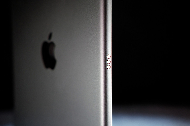 Điện thoại iPad 10.2 inch Wifi 128GB (2019) | Cổng kết nối smart connector với bàn phím rời