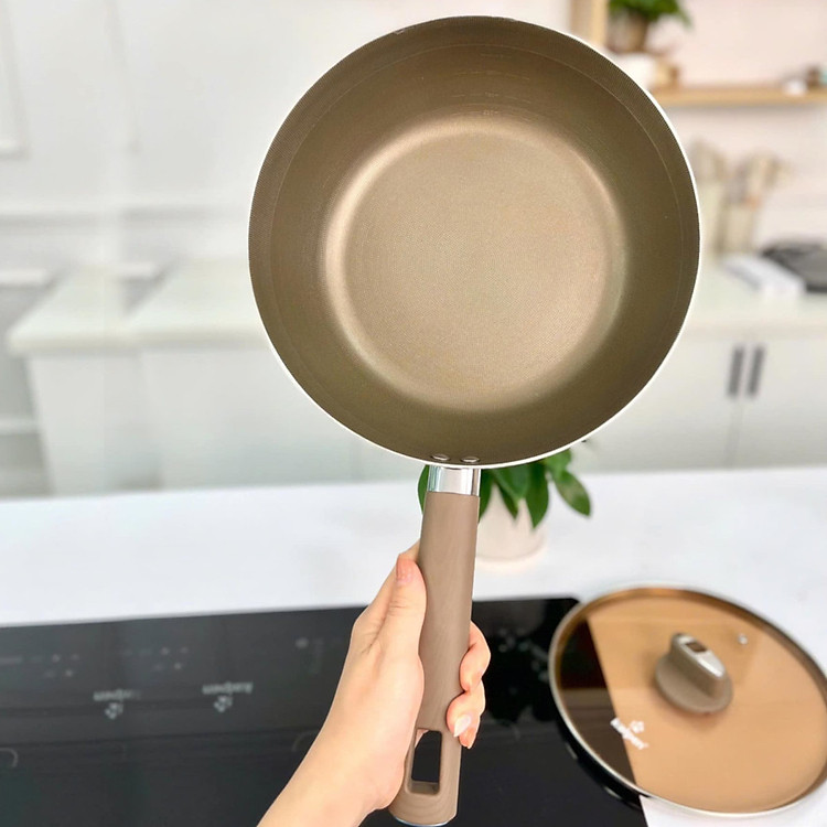 Chảo chống dính liền khối 7 lớp Kalpen Titanium Shield