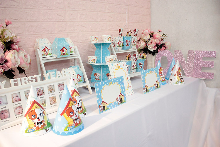 Trang trí bàn thôi nôi bé trai tuổi chó