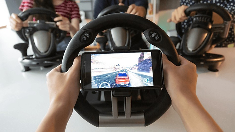 Join a multi-play race with your buddies on Asphalt 8