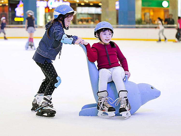 Vé trượt băng dành cho người lớn, trẻ em tại Sân trượt băng Vincom