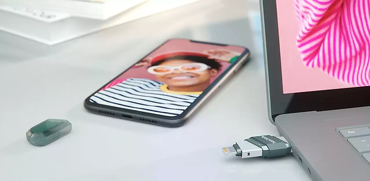 ixpand-flip-usb-3-1-type-a-green-feature6-jpg-wdthumb-1280-1280.png?v=1638930343753