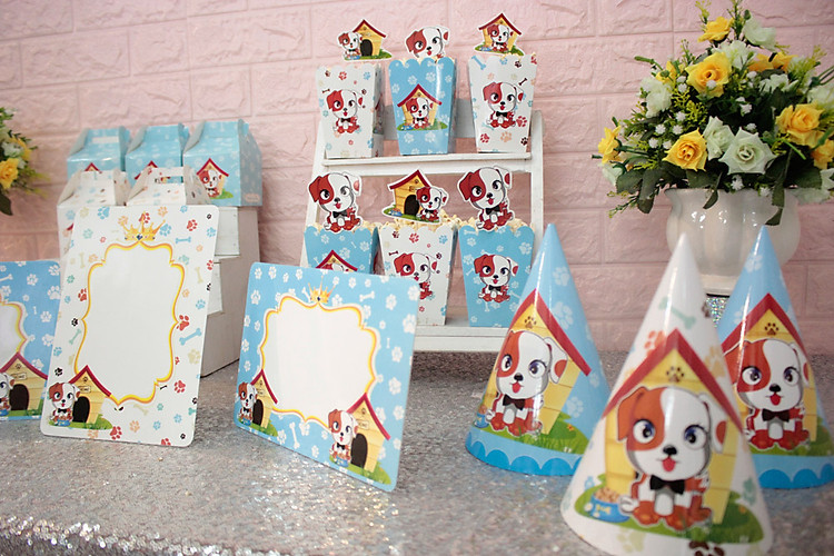 Một góc bàn sinh nhật thôi nôi bé trai tuổi con chó