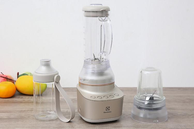 Sang trọng - Máy xay sinh tố Electrolux E7CB1-86SM