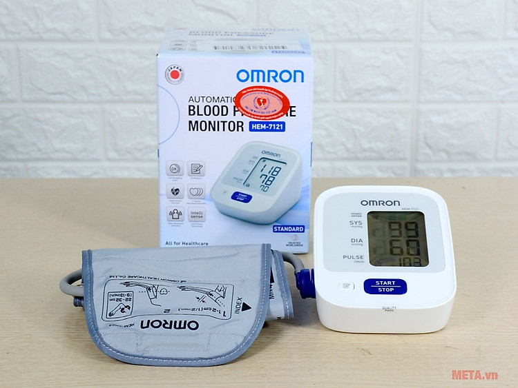 Bộ sản phẩm máy đo huyết áp bắp tay tự động Omron HEM-7121