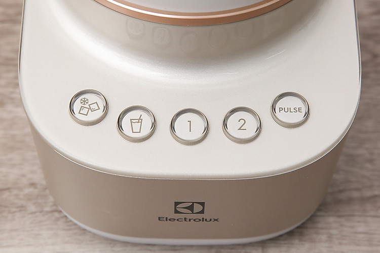 Đa chức năng, dễ dùng - Máy xay sinh tố Electrolux E7CB1-86SM