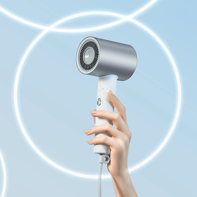 Máy sấy tóc Xiaomi Mijia H500 được hoàn thiện khá tốt với phần tay cầm phủ sơn mịn, chống trầy tốt