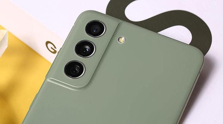 Camera thiết kế lồi | Samsung Galaxy S21 FE