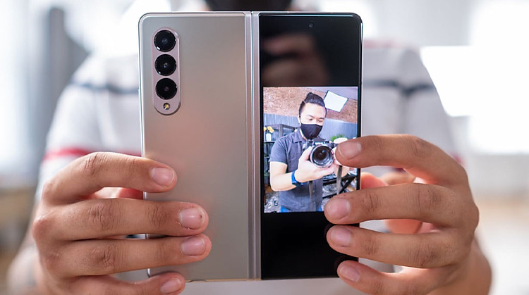 Samsung Galaxy Z Fold3 5G | Khả năng chụp ảnh selfie