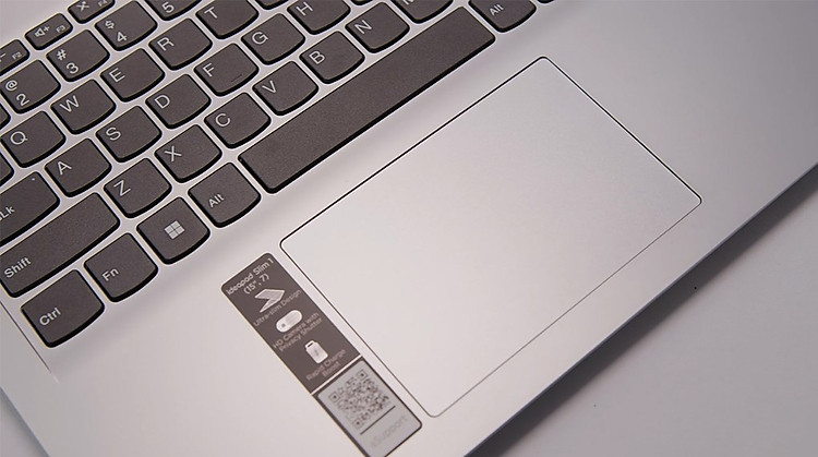 Laptop Lenovo Ideapad 1 15ALC7 R7 5700U - Bàn phím, touchpad