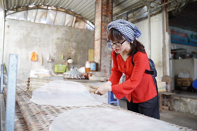 Trải nghiệm làm hủ tiếu truyền thống - Tour miền Tây 4 ngày 3 đêm