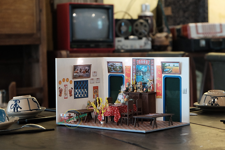 mô hình tết nguyên đán Sài Gòn Xưa bằng gỗ tí hon - Tết Sum Vầy - TX06 (1)