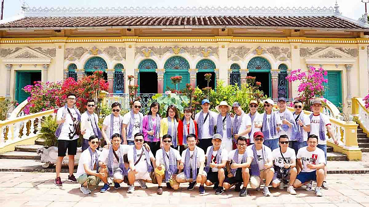 Check in nhà cổ Bình Thủy trong tour Cồn Sơn Cần Thơ