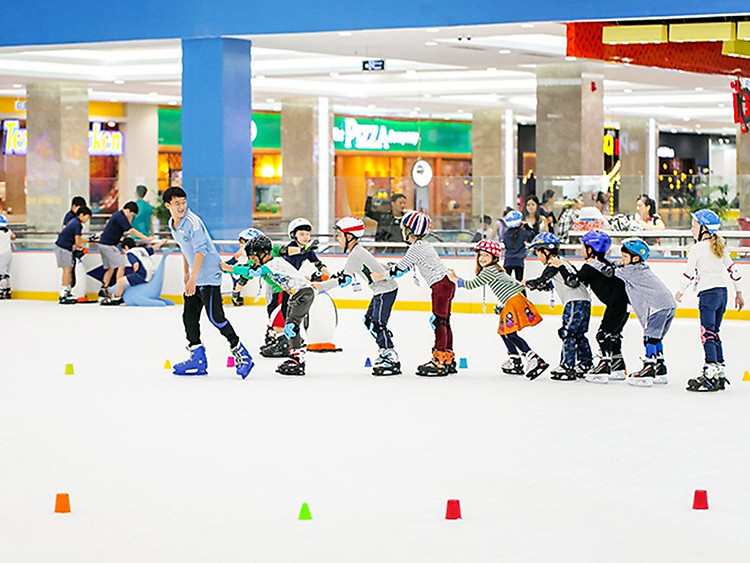 Vé trượt băng dành cho người lớn, trẻ em tại Sân trượt băng Vincom