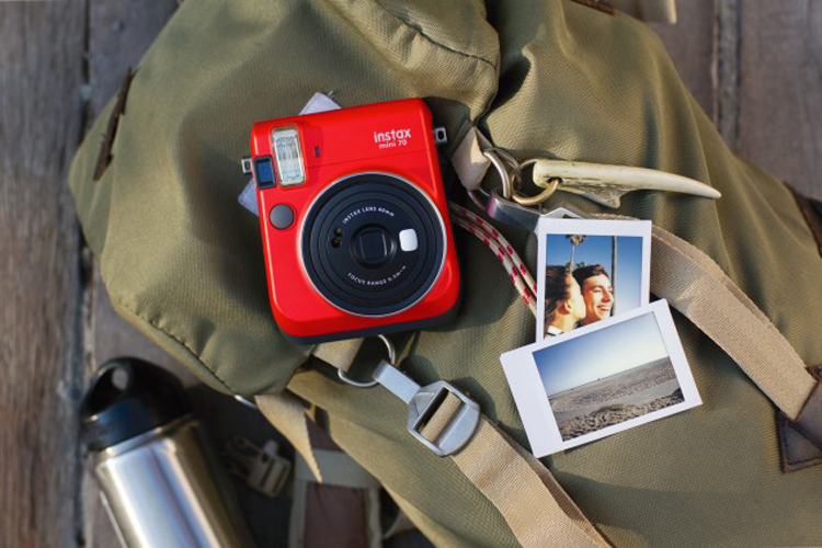 Máy Ảnh Selfie Lấy Liền Fujifilm Instax Mini 70 - Đỏ - Hàng Chính Hãng