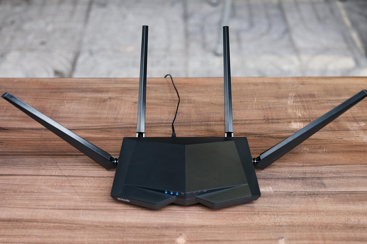 Router Tenda AC6