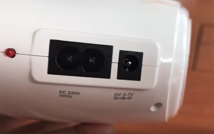 Đèn Sạc LED Comet CRL3106