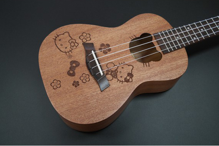 Ukulele Concert Gỗ Khắc Hình Kitty KBD 33A18-Ki