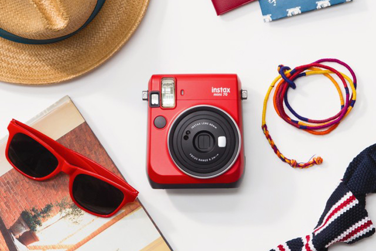 Máy Ảnh Selfie Lấy Liền Fujifilm Instax Mini 70 - Đỏ - Hàng Chính Hãng