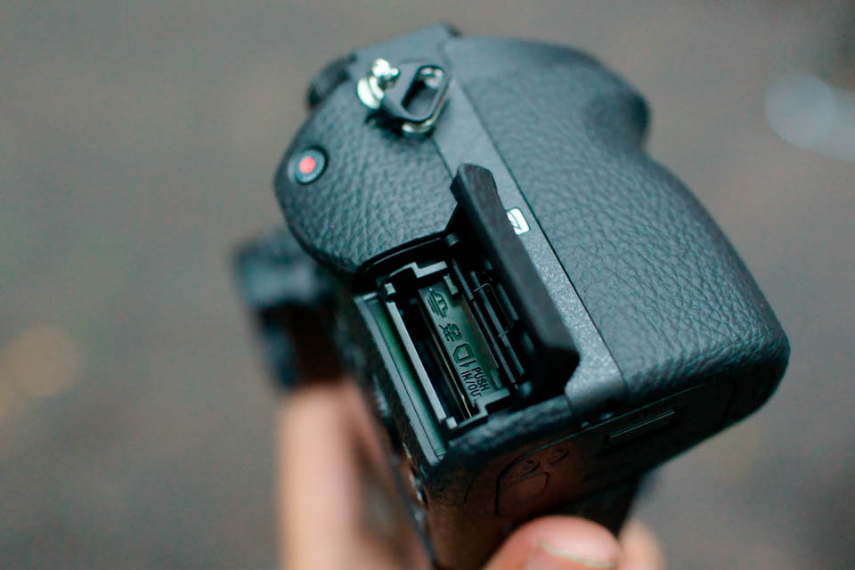 Máy ảnh Sony Alpha A7 mark II (ILCE-7M2) Body