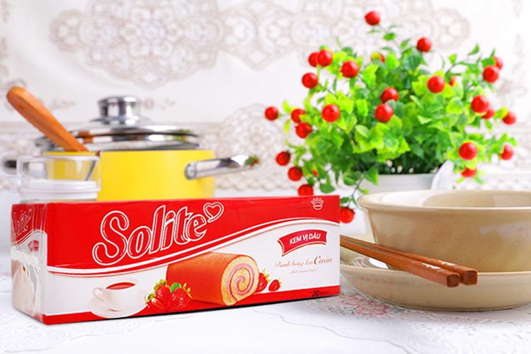 Khay 20 Gói Bánh Solite Swissroll Vị Dâu - Kinh Đô (360g)