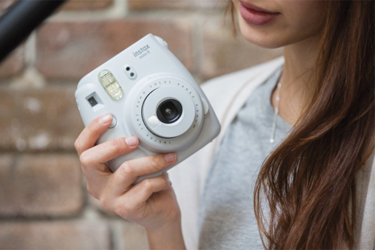 Máy Ảnh Selfie Lấy Liền Fujifilm Instax Mini 9 - Smoky White - Hàng Chính Hãng