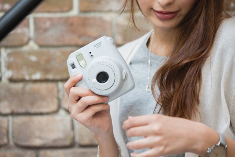 Máy Ảnh Selfie Lấy Liền Fujifilm Instax Mini 9 - Smoky White - Hàng Chính Hãng