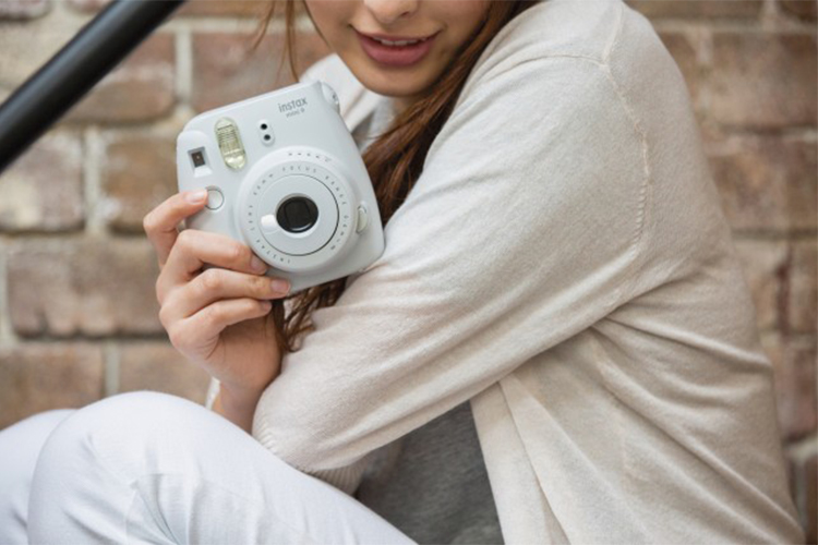 Máy Ảnh Selfie Lấy Liền Fujifilm Instax Mini 9 - Smoky White - Hàng Chính Hãng