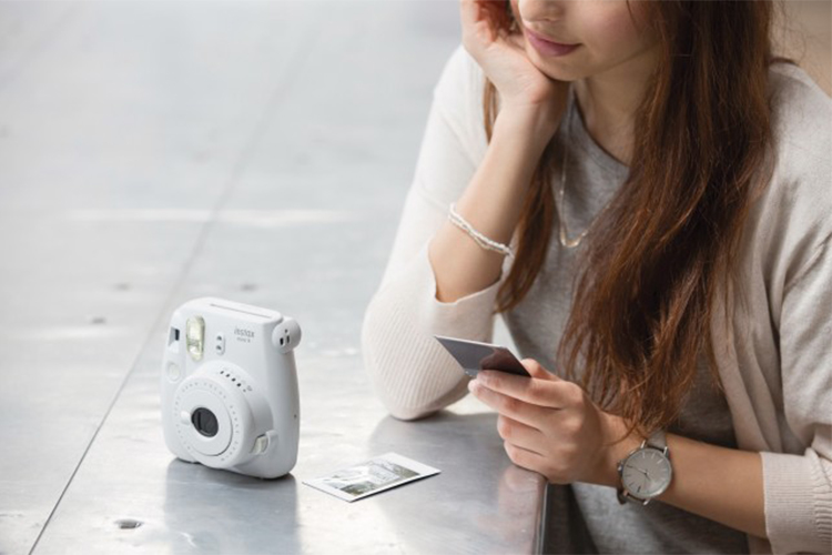 Máy Ảnh Selfie Lấy Liền Fujifilm Instax Mini 9 - Smoky White - Hàng Chính Hãng