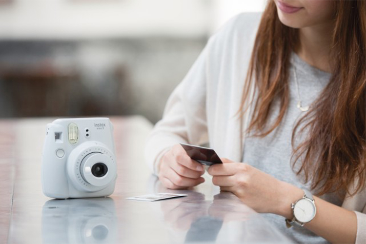 Máy Ảnh Selfie Lấy Liền Fujifilm Instax Mini 9 - Smoky White - Hàng Chính Hãng