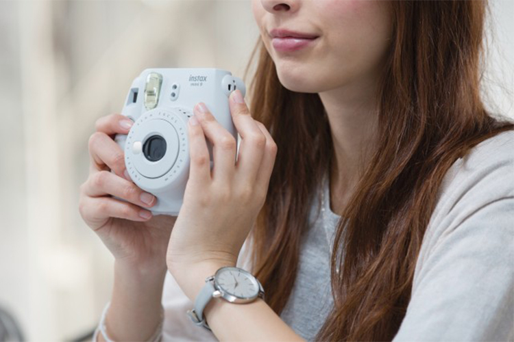 Máy Ảnh Selfie Lấy Liền Fujifilm Instax Mini 9 - Smoky White - Hàng Chính Hãng