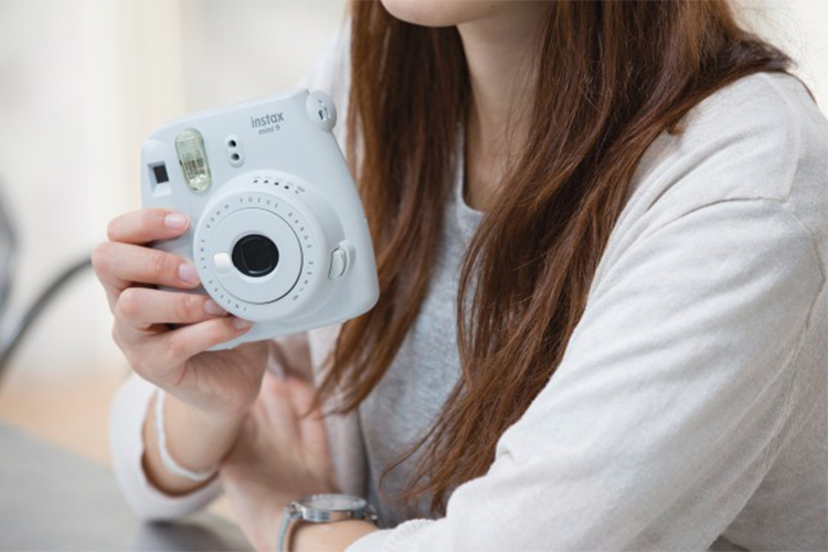 Máy Ảnh Selfie Lấy Liền Fujifilm Instax Mini 9 - Smoky White - Hàng Chính Hãng