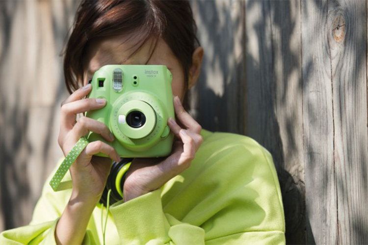 Máy Ảnh Selfie Lấy Liền Fujifilm Instax Mini 9 - Lime Green - Hàng Chính Hãng