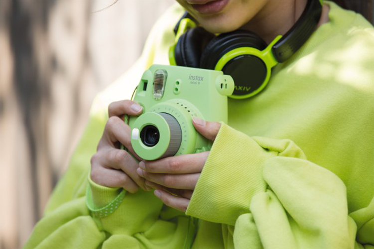 Máy Ảnh Selfie Lấy Liền Fujifilm Instax Mini 9 - Lime Green - Hàng Chính Hãng