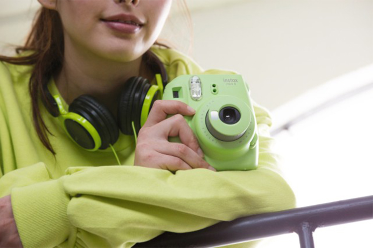 Máy Ảnh Selfie Lấy Liền Fujifilm Instax Mini 9 - Lime Green - Hàng Chính Hãng