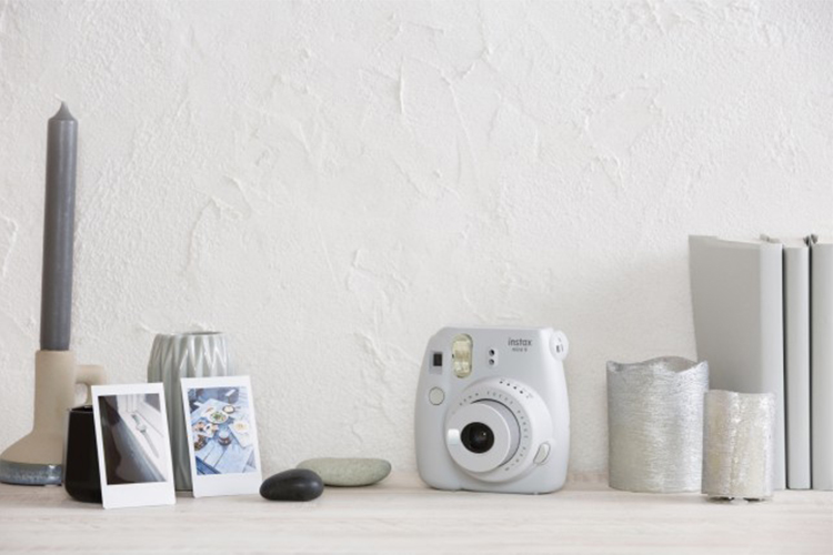 Máy Ảnh Selfie Lấy Liền Fujifilm Instax Mini 9 - Smoky White - Hàng Chính Hãng