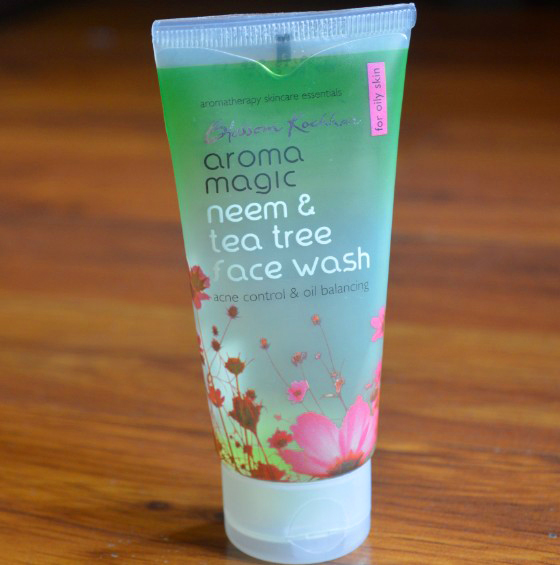 Sữa Rửa Mặt Tinh Dầu Tràm Trà Neem &amp; Tea Tree Face Wash Aroma Magic (100ml)