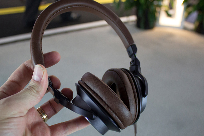 Tai nghe chụp tai Audio-Technica ATH-SR5