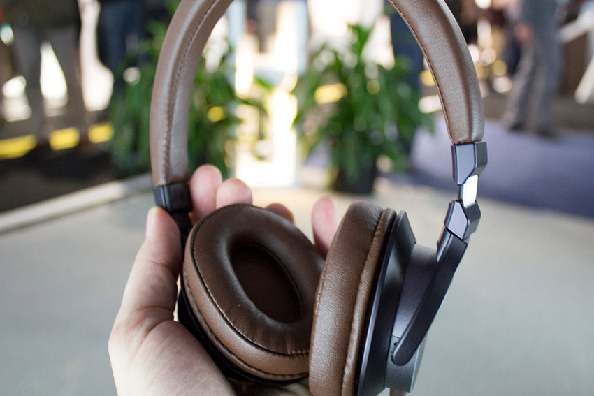 Tai nghe chụp tai Audio-Technica ATH-SR5