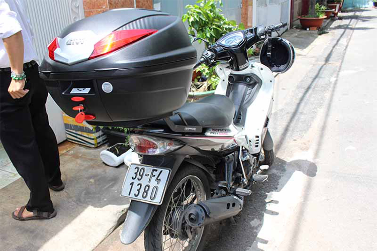 Thùng Monolock Givi B360N - Tặng Đế MP70N